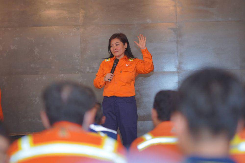 Chief Executive Officer (CEO) PT Vale, Febriany Eddy memberikan arahan kepada jajarannya. (dok. PT Vale)
