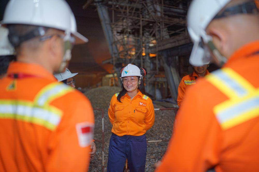 Chief Executive Officer (CEO) PT Vale, Febriany Eddy memberikan arahan kepada jajarannya. (dok. PT Vale)