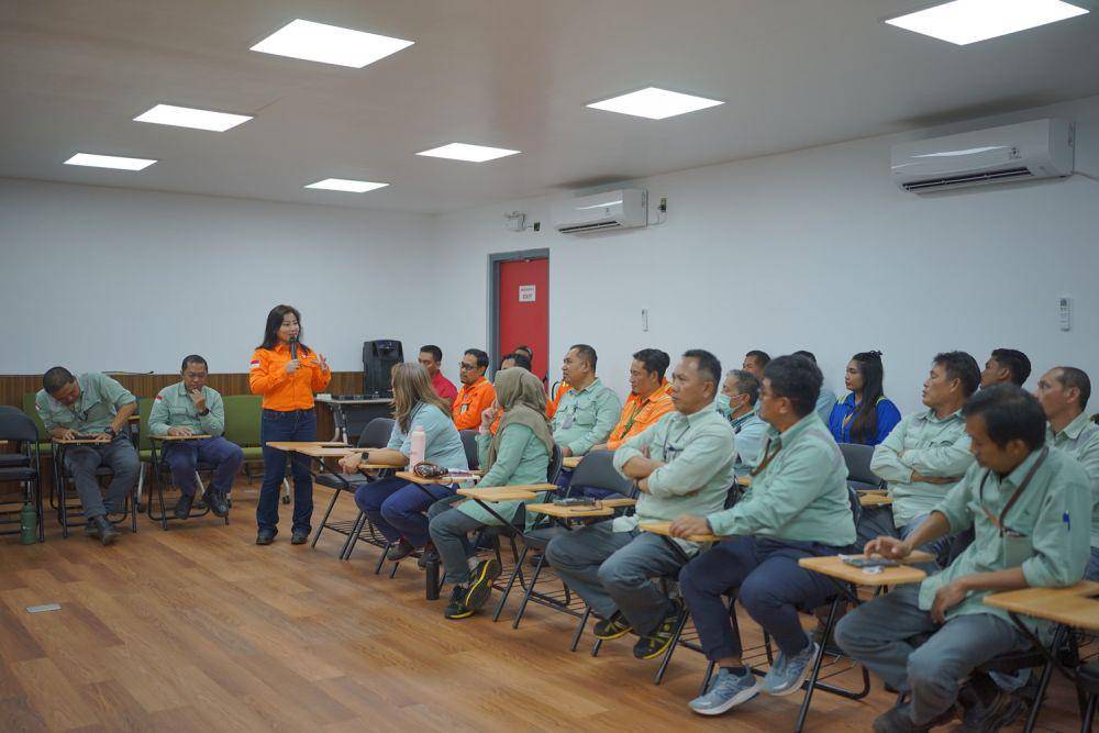 Chief Executive Officer (CEO) PT Vale, Febriany Eddy memberikan arahan kepada jajarannya. (dok. PT Vale)