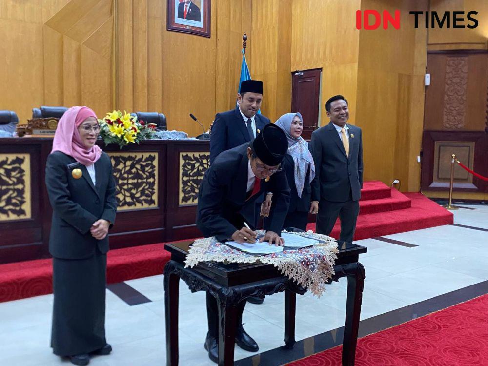Adi Sutarwijono Resmi Jadi Ketua DPRD Surabaya, Ini Tiga Wakilnya
