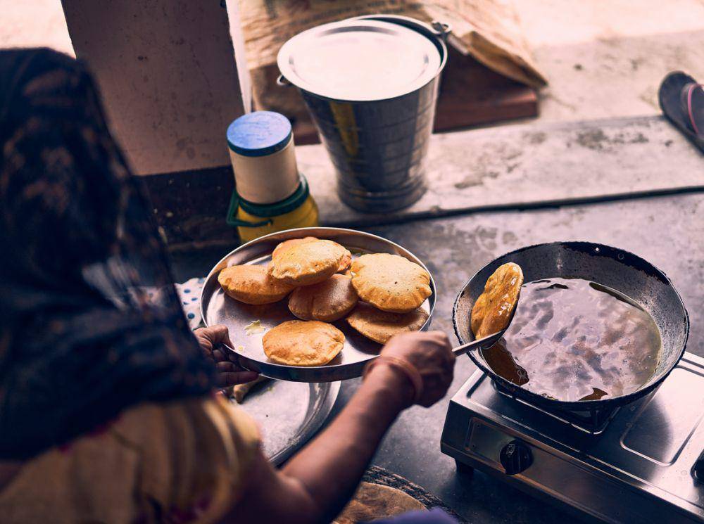 Ilustrasi menggoreng pisang hingga keemasan (unsplash.com/Ashwini Chaudhary(Monty))