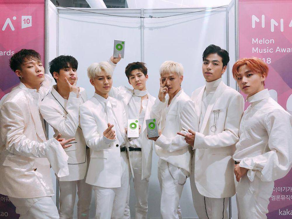 Potret iKON memenangkan penghargaan di MMA 2018 (instagram.com/withikonic)