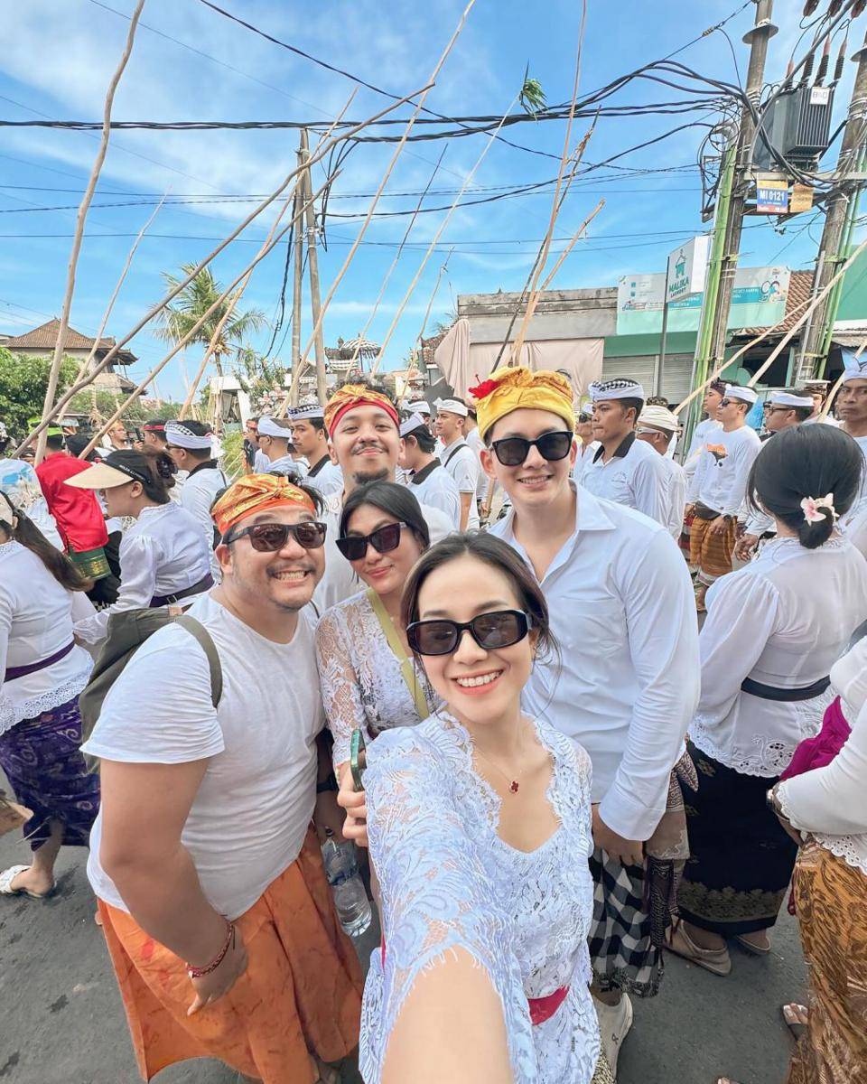 potret Mayang Lucyana di acara Mekotek (instagram.com/mayaang.lucyaana)