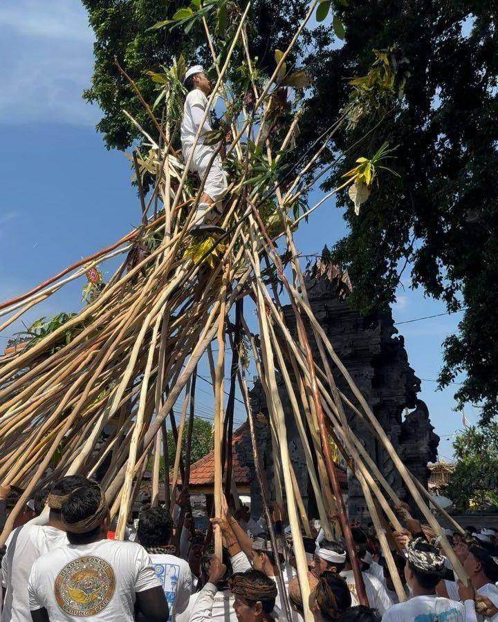 potret Mayang Lucyana di acara Mekotek (instagram.com/mayaang.lucyaana)