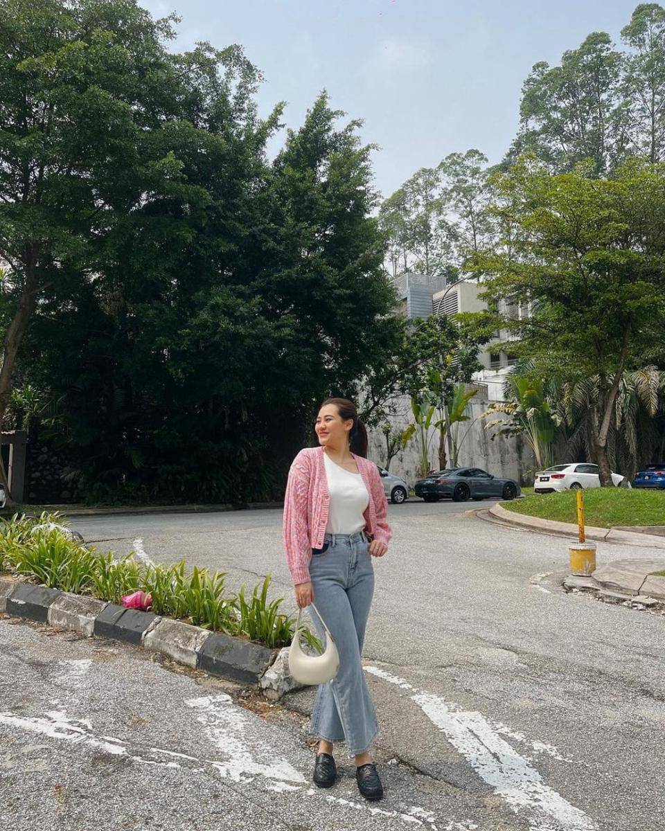 OOTD jeans ala selebritas, simpel dan modis! (instagram.com/aaliyah.massaid)