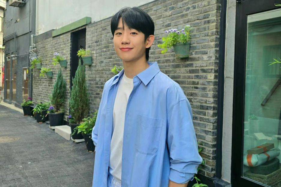 potret Jung Hae In (instagram.com/holyhaein)