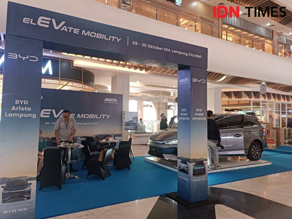 Acara grand exhibition BYD Arista Lampung di Lampung Mall City. (IDN Times/Tama Yudha Wiguna).