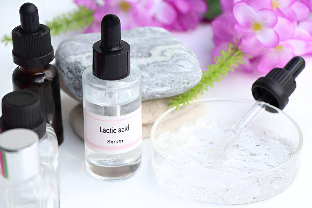 ilustrasi skincare dengan kandungan untuk hidrasi kulit (istockphoto.com/Kittisak Kaewchalun)