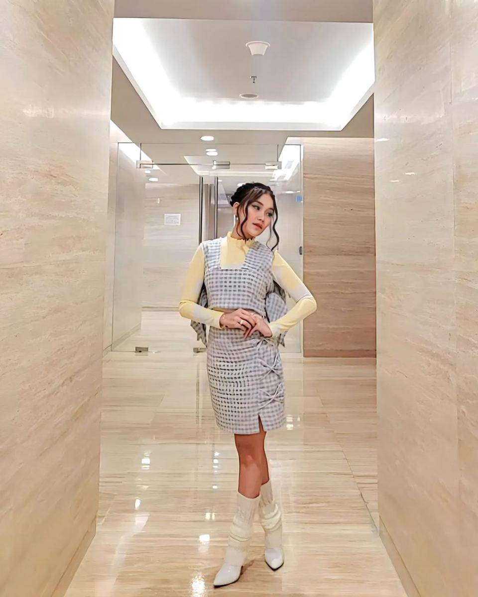 inspirasi outfit one set ala Ayu Ting Ting (instagram.com/ayutingting92)