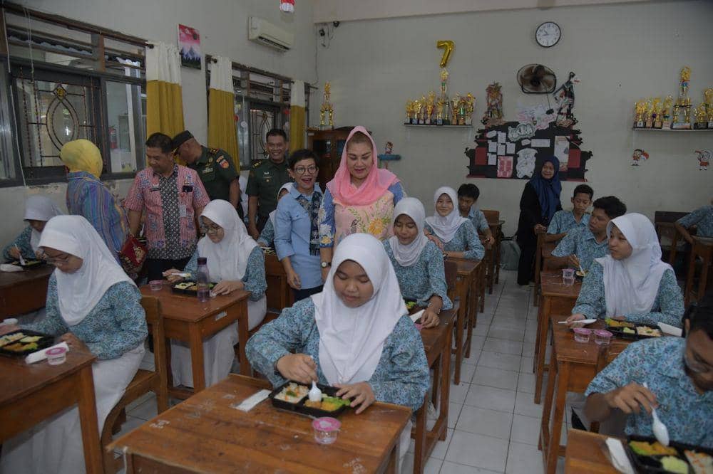 Makan Siang Bergizi di Semarang, Siswa Tak Selalu Konsumsi Nasi