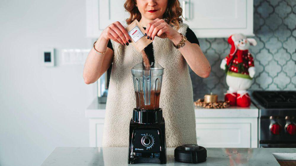 ilustrasi menggunakan blender (pexels.com/Chait Goli)