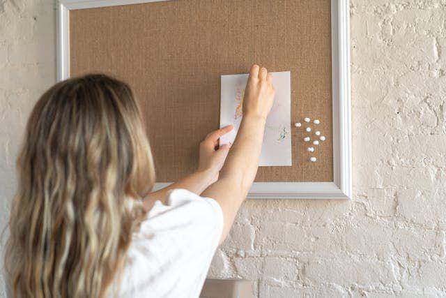 ilustrasi papan cork (pexels.com/Kevin Malik)