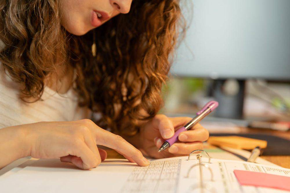 ilustrasi menulis perumpamaan (pexels.com/RDNE Stock project)