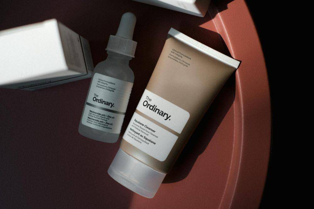 ilustrasi skincare dengan kandungan untuk hidrasi kulit (pexels.com/Valeriia Miller)