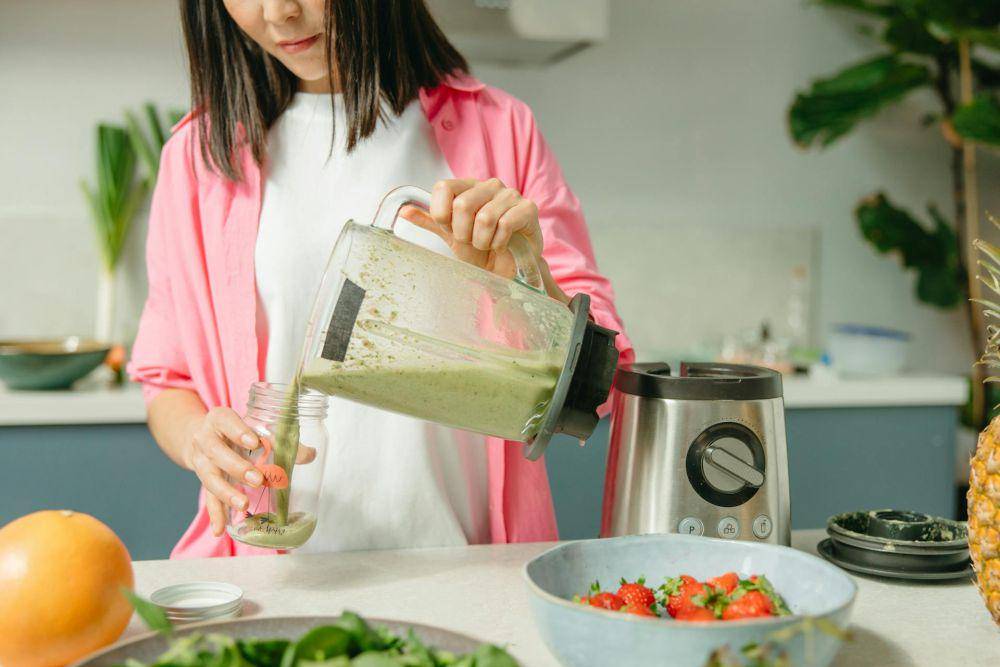 ilustrasi menggunakan blender (pexels.com/Yaroslav Shuraev)