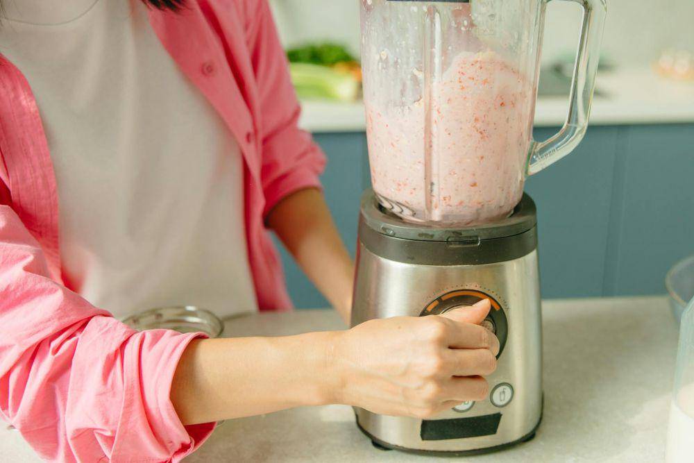 ilustrasi menggunakan blender (pexels.com/Yaroslav Shuraev)
