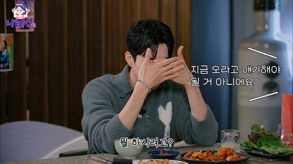 potret Kang Hoon dalam acara YouTube Park Na Rae (dok. YouTube/ Na Rae Restaurant)