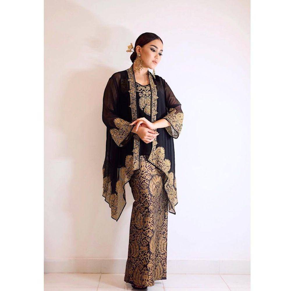 inspirasi outfit one set ala Ayu Ting Ting (instagram.com/ayutingting92)