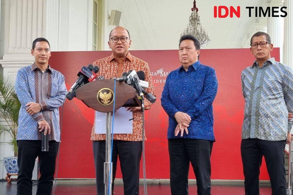 Menteri Investasi, Rosan Roeslani bersama sejumlah pengusaha usai bertemu Presiden Jokowi di Istana Kepresidenan Jakarta (IDN Times/Ilman Nafi'an)