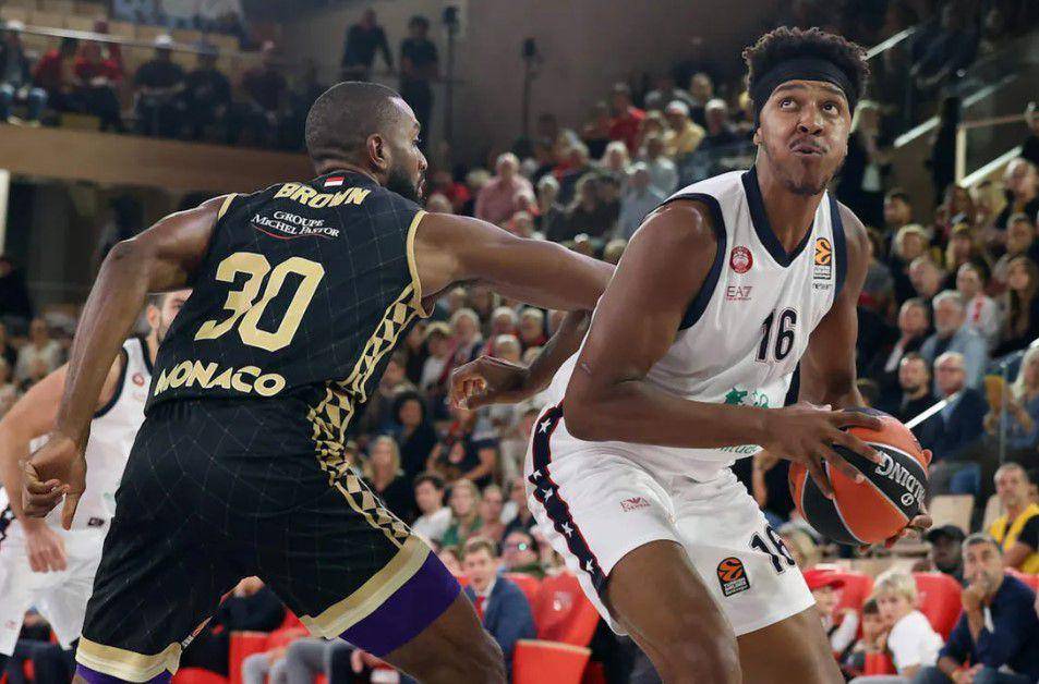 Zach LeDay (kanan) (euroleaguebasketball.net)