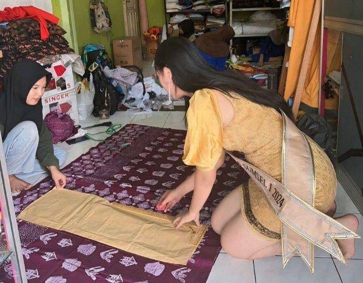 Putri batik remaja Sumsel, Dinda Gumara (Instagram/Dinda.gumara)