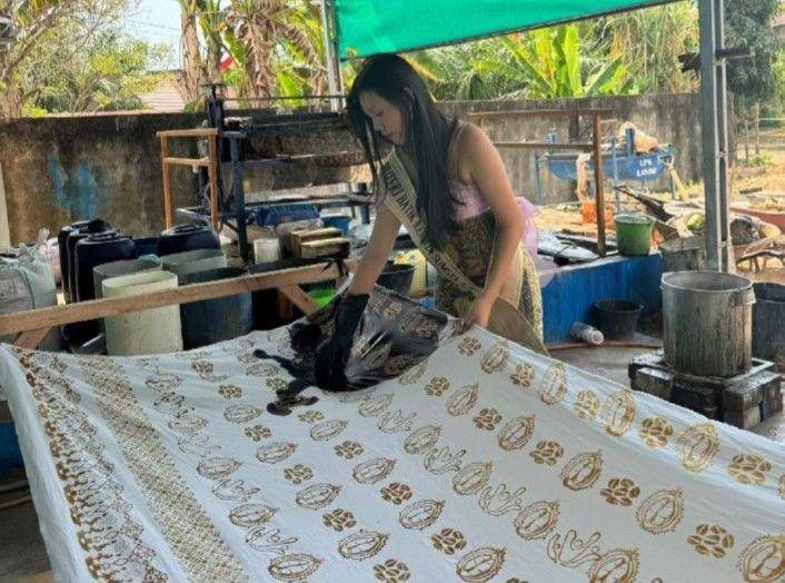 Putri batik remaja Sumsel, Dinda Gumara (Instagram/Dinda.gumara)