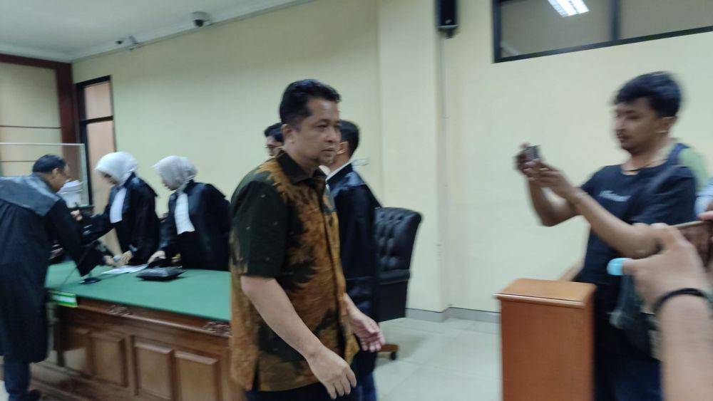 Ilustrasi keluar dari ruangan sidang. (Dok. Istimewa.)