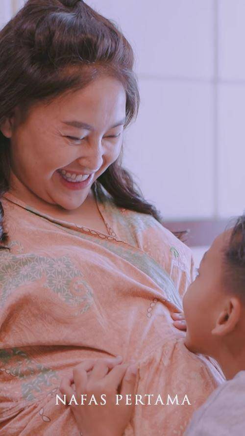 Mpok Alpa melahirkan anak kembar (Nafas Pertama via Instagram.com/nina_mpokalpa)