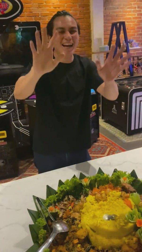 potret Baim Wong tumpengan film Lembayung 1,5 juta penonton (instagram.com/baimwong)