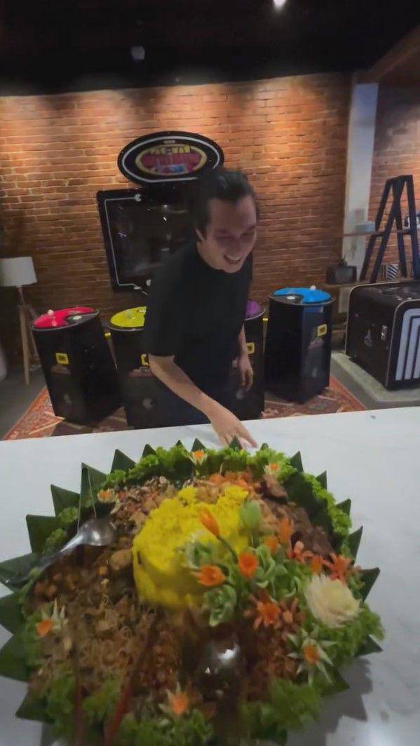 potret Baim Wong tumpengan film Lembayung 1,5 juta penonton (instagram.com/baimwong)