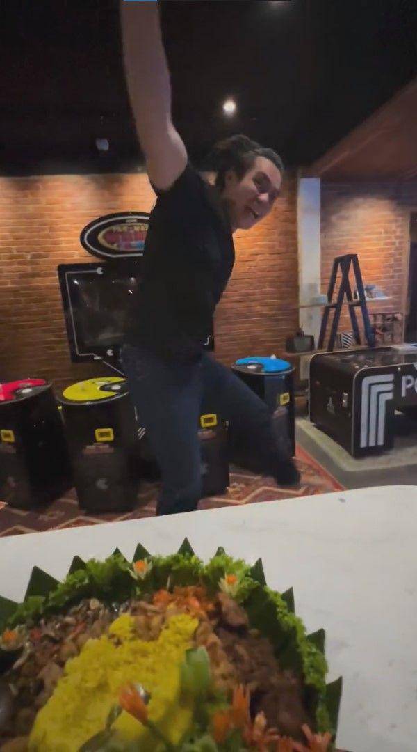 potret Baim Wong tumpengan film Lembayung 1,5 juta penonton (instagram.com/baimwong)