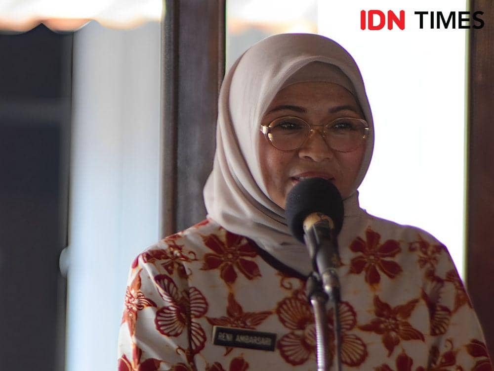Kepala bidang pengembangan kompetensi teknis dan umum pemprov jawa barat, Reni Ambasari saa berada di pendopo wakil bupati banyumas.(IDN Times/Cokie Sutrisno)
