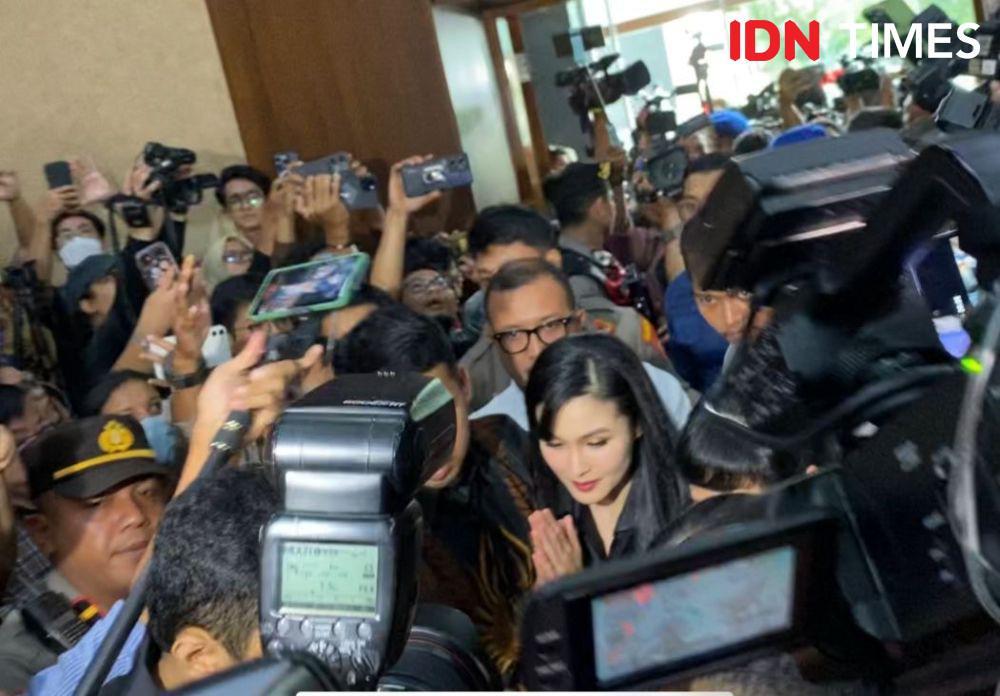 Sandra Dewi Nangis Lagi, Ngaku Pinjam Duit karena Rekening Diblokir
