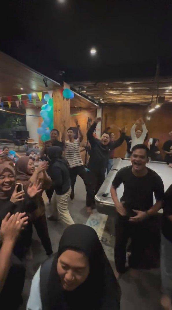 potret Baim Wong tumpengan film Lembayung 1,5 juta penonton (instagram.com/baimwong)