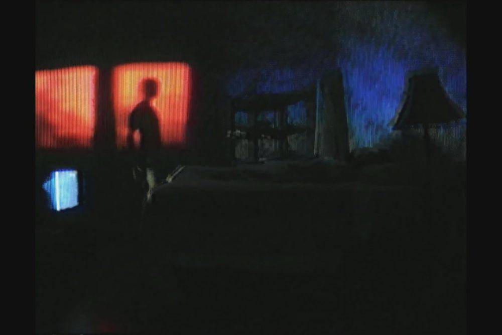 segmen "Abduction/Adduction" dalam film V/H/S/Beyond (dok. Shudder/V/H/S/Beyond)