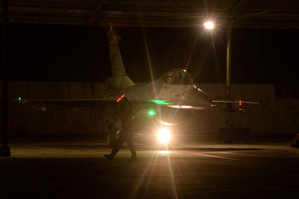 Latihan terbang malam pilot pesawat tempur di Lanud Iswahjudi Magetan Jawa Timur. IDN Times/ Penerangan Lanud Iswahjudi.