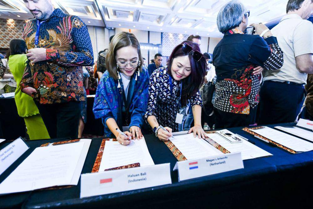 Pertamina memfasilitasi UMKM unggulan binaannya untuk go global meraih kerja sama bisnis dengan buyer mancanegara pada ajang Trade Expo Indonesia yang diadakan di ICE BSD, Rabu (9/10). (dok. Pertamina)