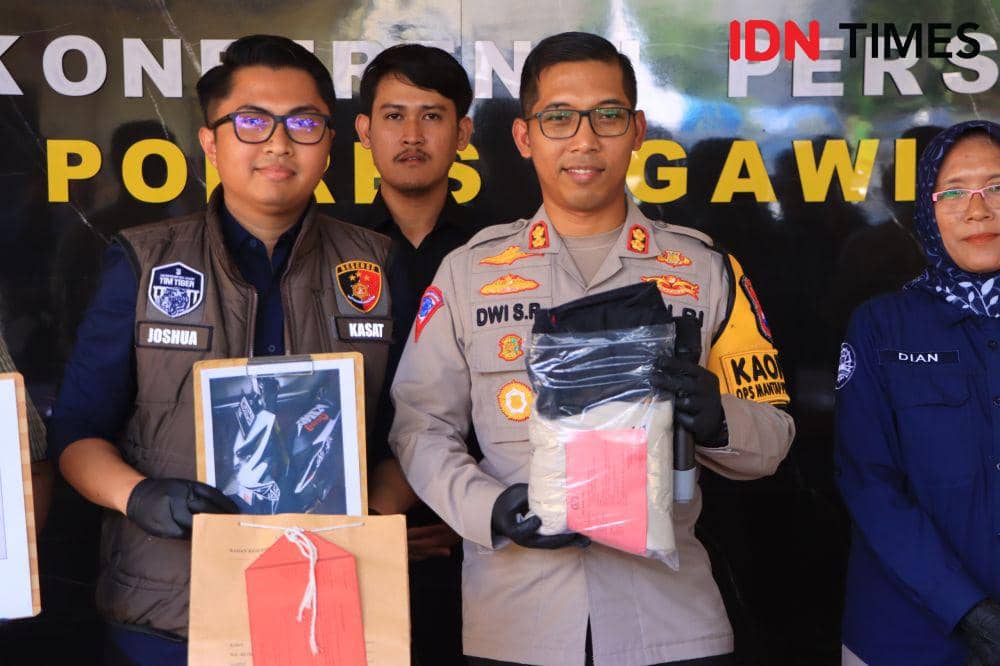 Tersangka TF (18), warga Desa Ngrayudan, Kecamatan Jogorogo, Kabupaten Ngawi Jawa Timur, nekat melakukan tindakan pelecehan terhadap seorang ibu rumah tangga ditangkap. IDN Times/ Riyanto.