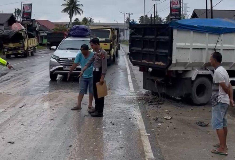 Personel Polres Padang Pariaman melakukan pengecekan lokasi kecelakaan (Foto:Istimewa)