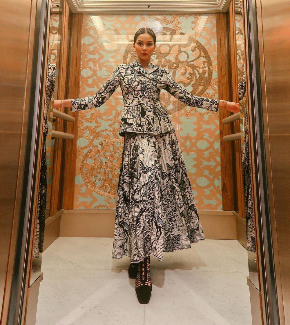 ide styling bawahan rok ala Alyssa Daguise (instagram.com/alyssadaguise)