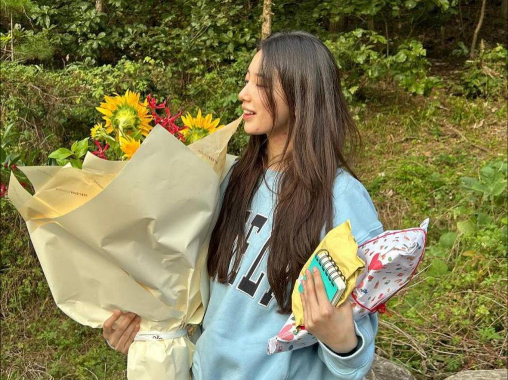 7 Momen Ulang Tahun Suzy ke-30, Dapat Bunga dari Kim Woo Bin!