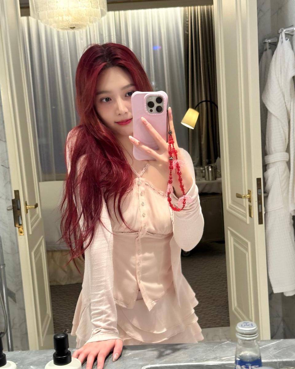 Joy Red Velvet (instagram.com/_imyour_joy)