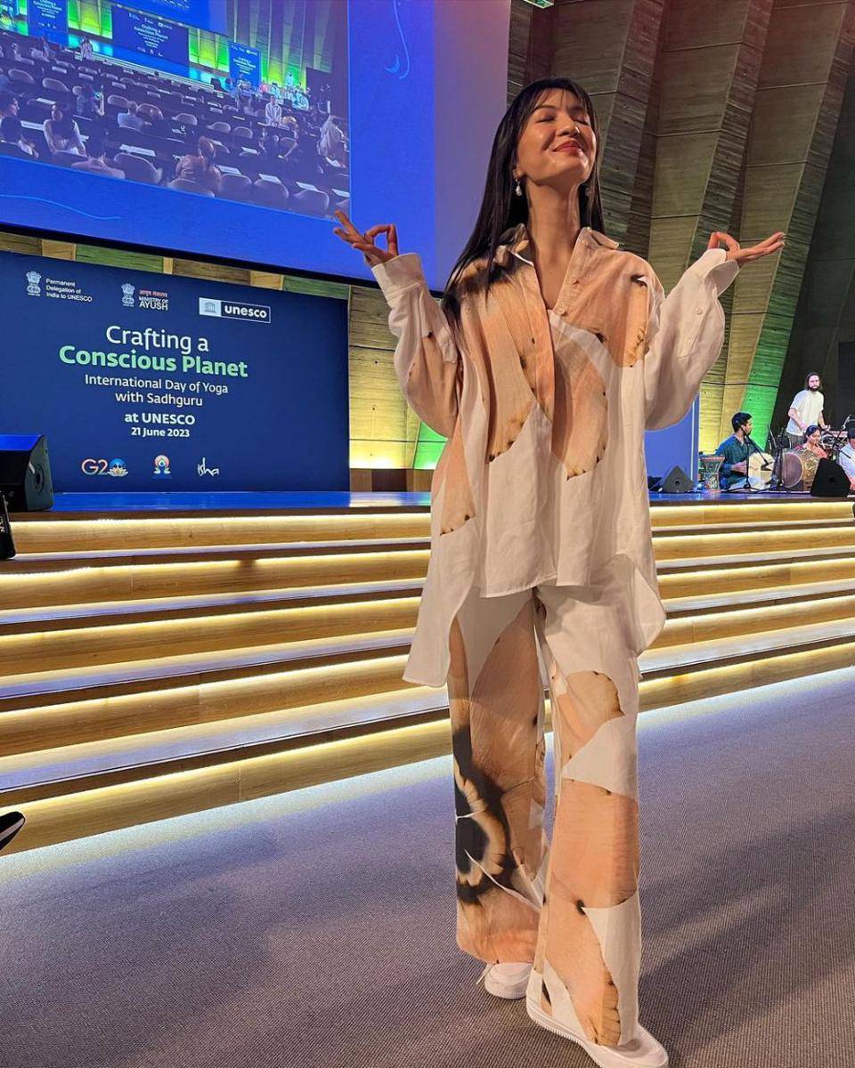 outfit liburan ala Raline Shah (instagram.com/@ralineshah)