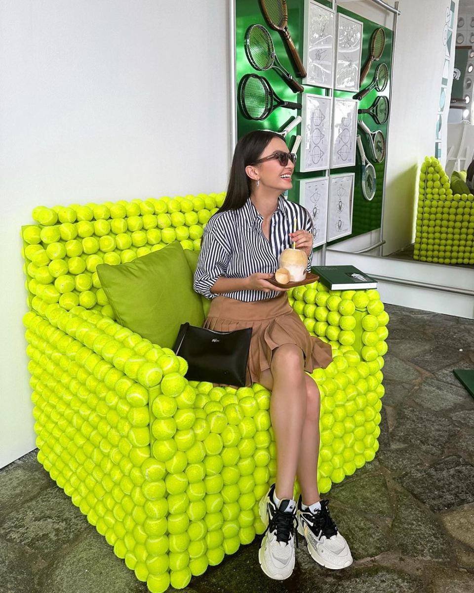 outfit liburan ala Raline Shah (instagram.com/@ralineshah)