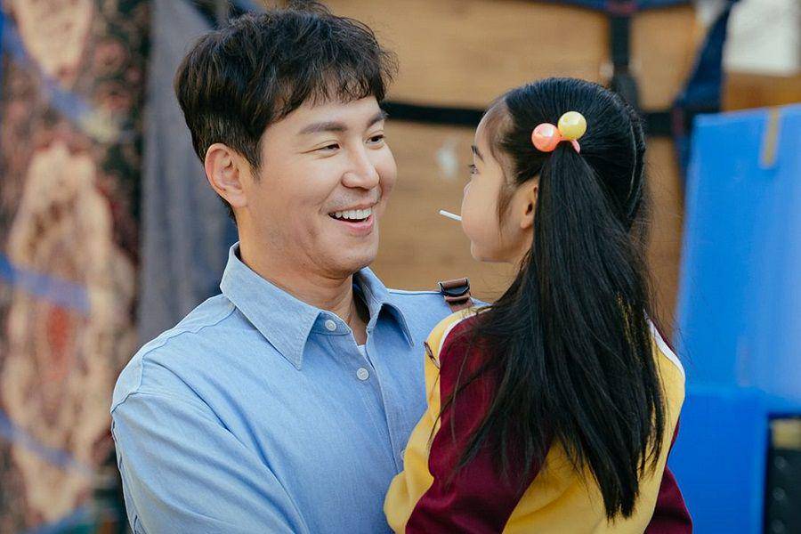 Yoon Jung Jae (Choi Won Young) dan Yoon Joo Won kecil (Oh Eun Seo) di drakor Family by Choice (instagram.com/jtbcdrama)