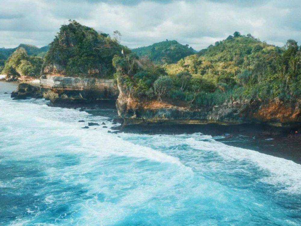 Potret pantai batu bengkung (instagram.com/yoiki_malang)