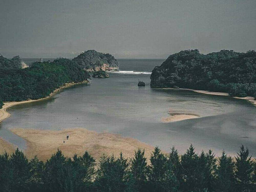 Potret pantai clungup (instagram.com/yoiki_malang)