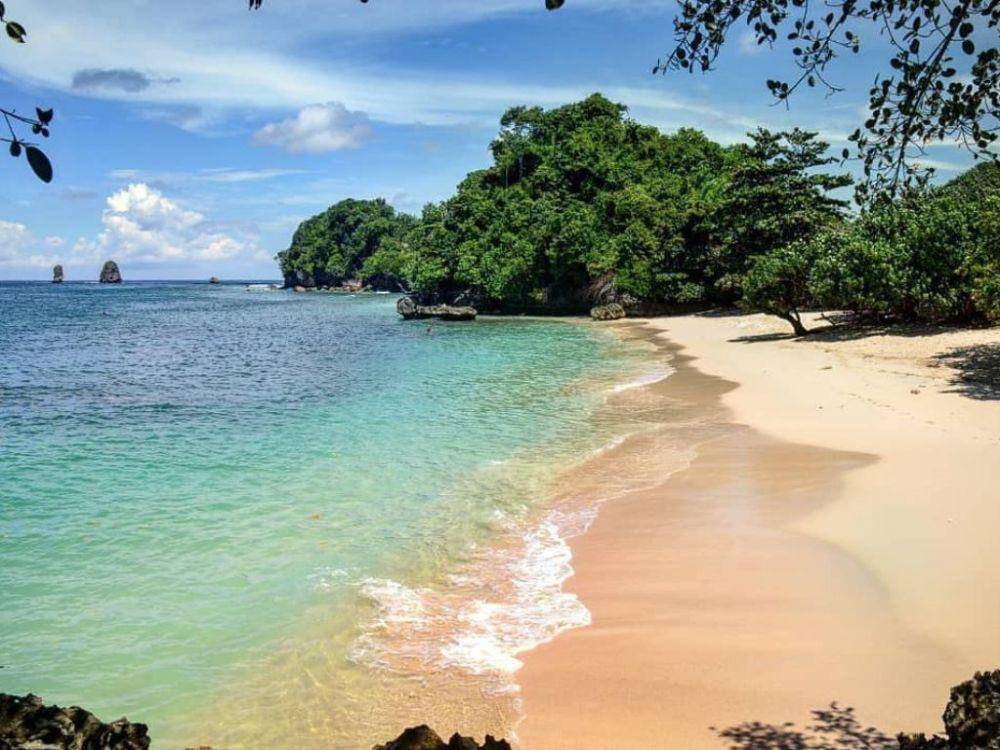 Potret pantai tiga warna (instagram.com/pantaitigawarna)