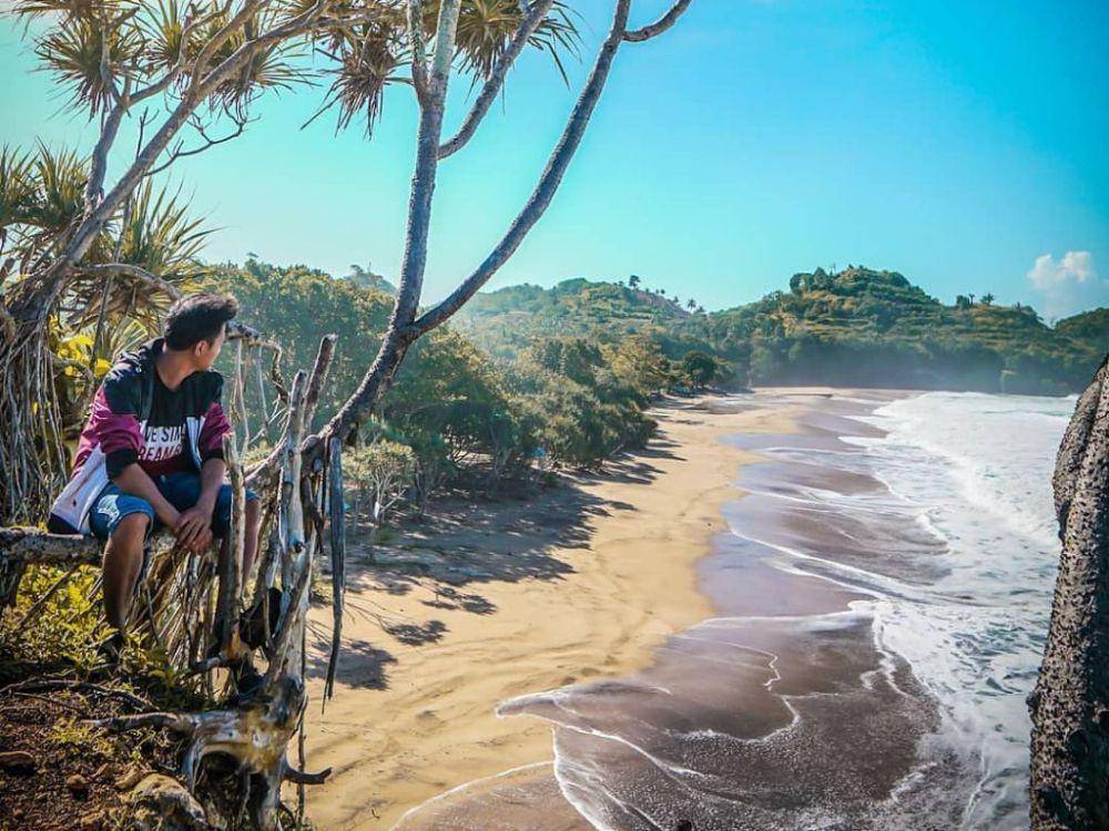 Potret pantai ngantep (instagram.com/visiteastjava)