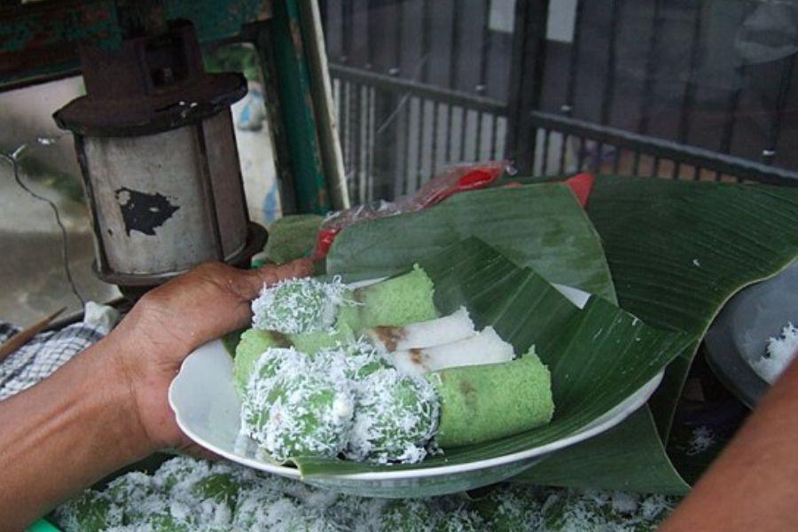 [QUIZ] Pilih Klepon atau Putu Ayu, Kami Bisa Ungkap Sifat Asli Kamu